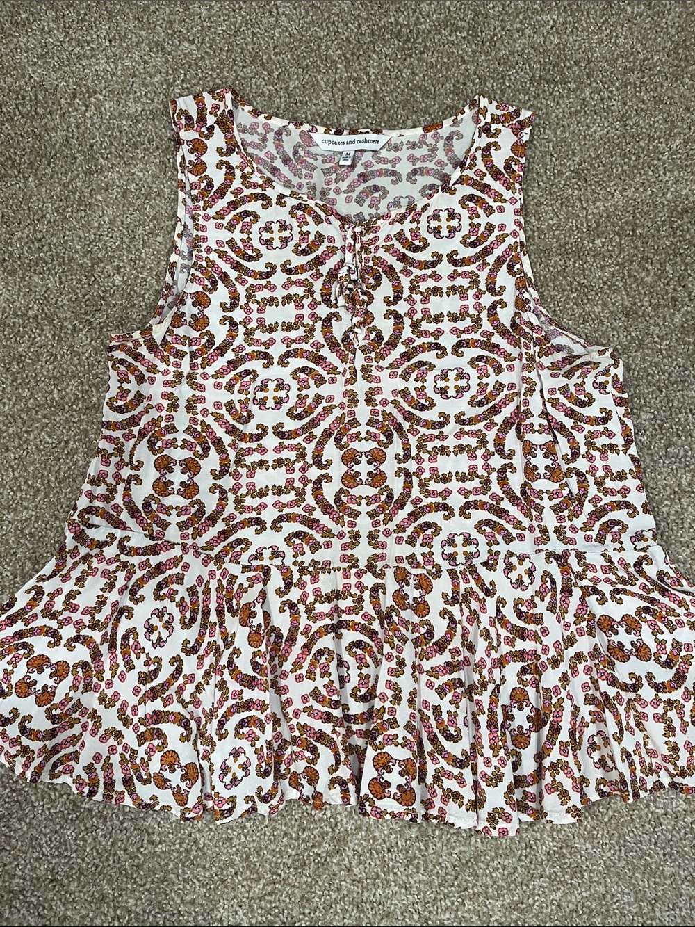 Retro cupcakes & cashmere White Floral-Print Tie-Neck Swing Pendulum Tank